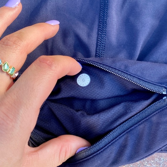 Lululemon 6 Swift Speed High-Rise Navy Blue Crop - Picture 4 of 4